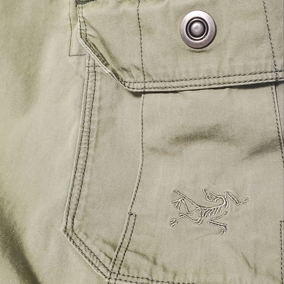 ARCTERYX Women’s Cropped Capri Cargo Green Hiking Pants - Picture 5 of 5